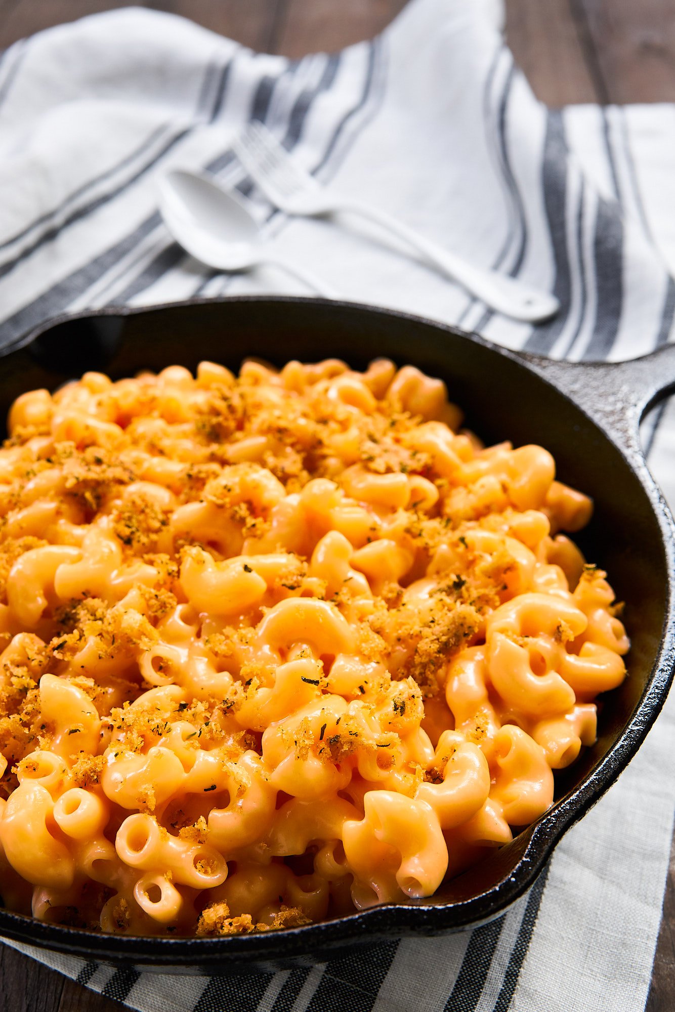 With a crisp cheesy topping and perfectly cooked macaroni in a satiny smooth sauce, no-one will believe this Mac and Cheese only took 10 minutes to make!