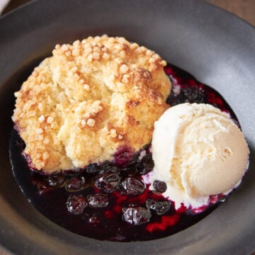 With a sweet and tangy blueberry filling topped with buttery sugared biscuits that are crisp on the outside and fluffy on the inside, this easy blueberry cobbler recipe is amazing.