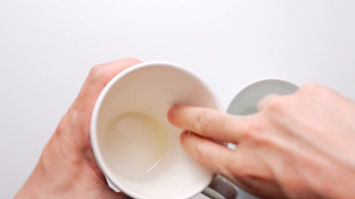 Lining a mug with oil to keep the cake from sticking.