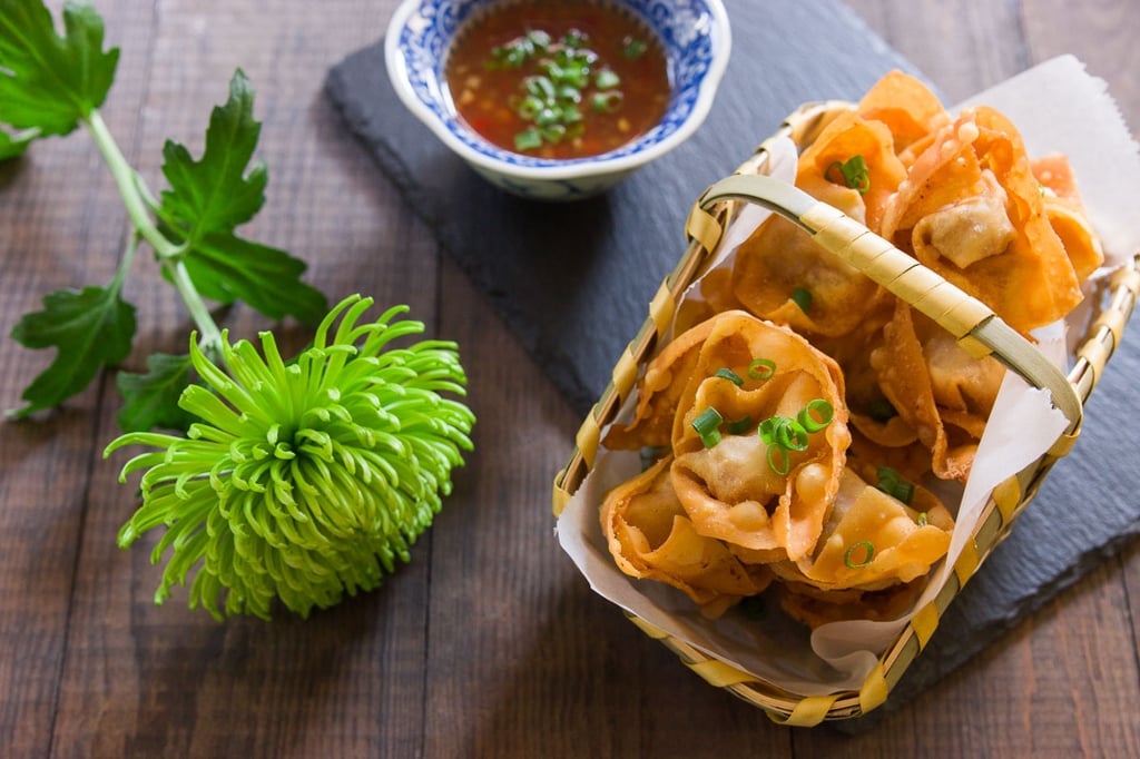 Simple delicious fried wonton recipe, the perfect finger food for a party.