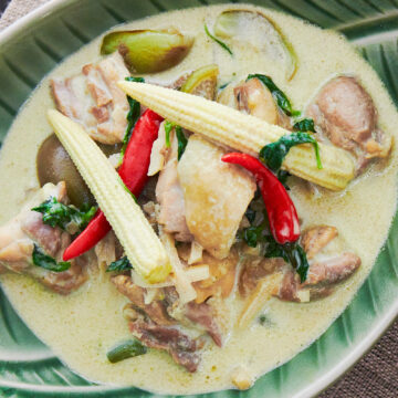 Thai Green Chicken Curry with baby corn, eggplant, thai basil, and chicken simmered in coconut milk and green curry paste. Riceberry steamed together with jasmine rice make for a stunning side dish.