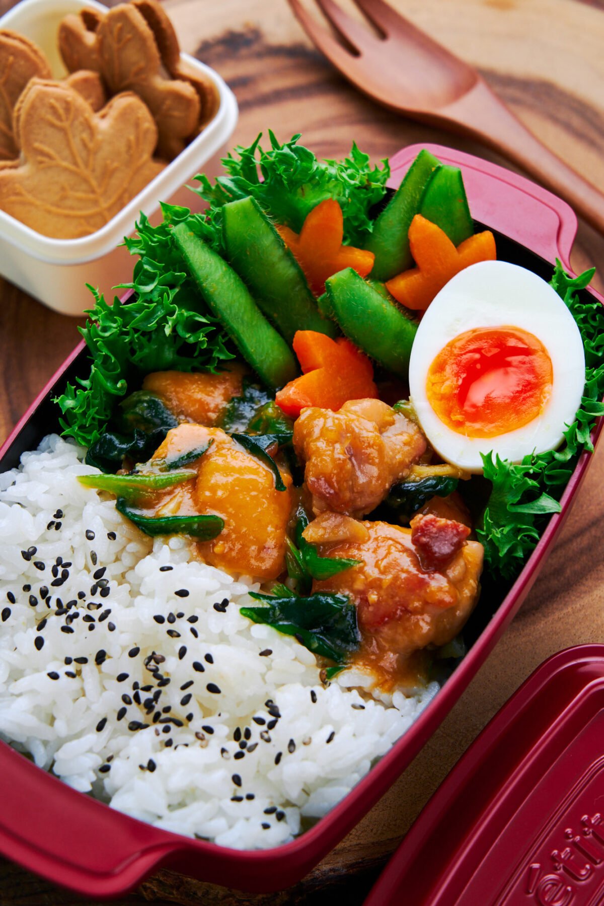 Easy delicious bento box lunch with chicken and scallions glazed with miso and maple syrup.