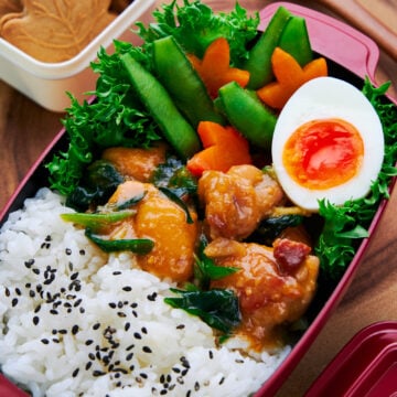 Easy delicious bento box lunch with chicken and scallions glazed with miso and maple syrup.