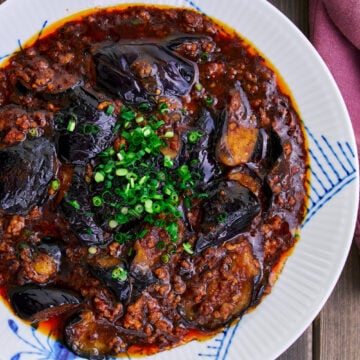 With rich, creamy eggplant braised in a spicy savory sauce, Mapo Eggplant is a classic Japanese-style Chinese stir-fry.