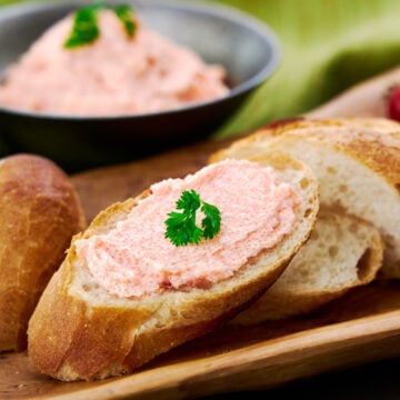 A spread for bread and vegetables made with mentaiko (spicy cod roe) and mascarpone cheese.