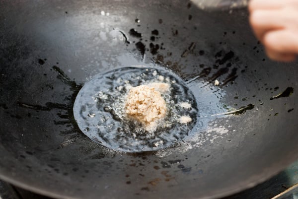 frying the ground spices for Mie Goreng