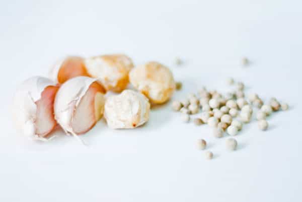 garlic, candlenuts and white pepper