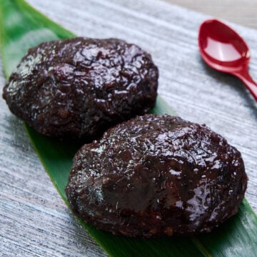 Ohagi, also known as Botamochi, is a traditional Japanese sweet made with mochi rice, and anko is served here with matcha.