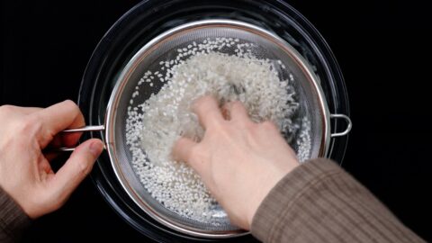 Rinsing mochi rice.