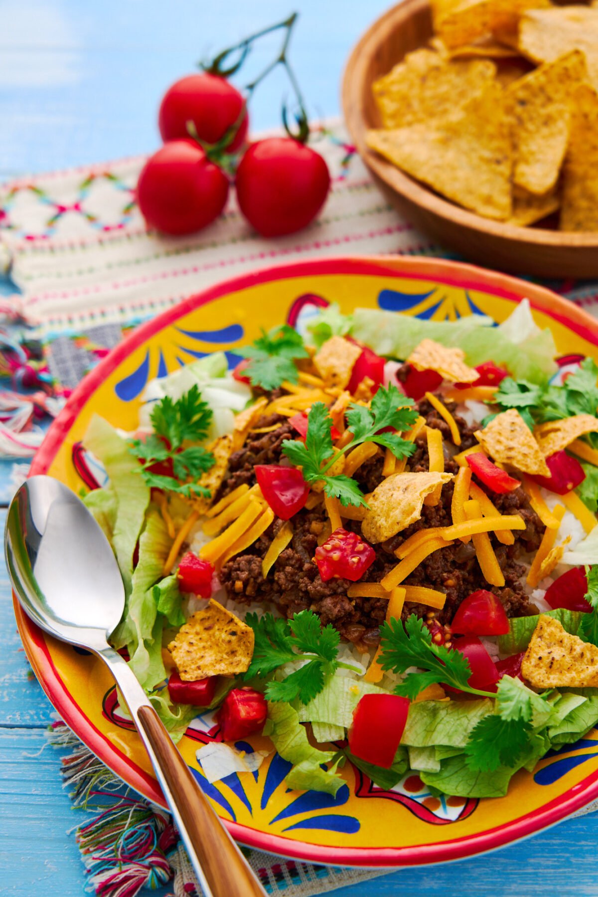 With vibrant layers of rice, taco meat, cheese, and veggies, taco rice, is an easy 1-plate meal that comes together in about 15 minutes.