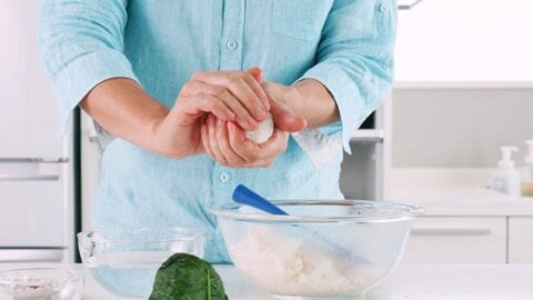 Shaping Onigiri into triangles.