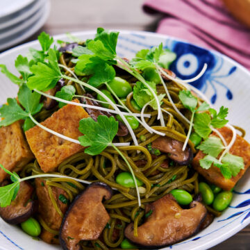 With cold soba noodles, pan-fried tofu and mushrooms, and a light sesame dressing this easy soba salad is a deliicous Japanese summer dish.