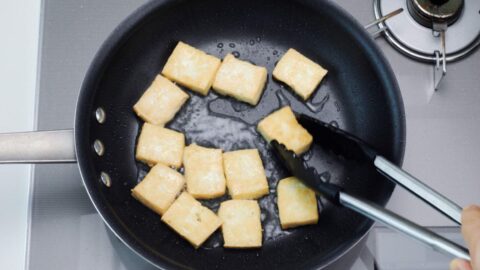 Pan-frying tofu.