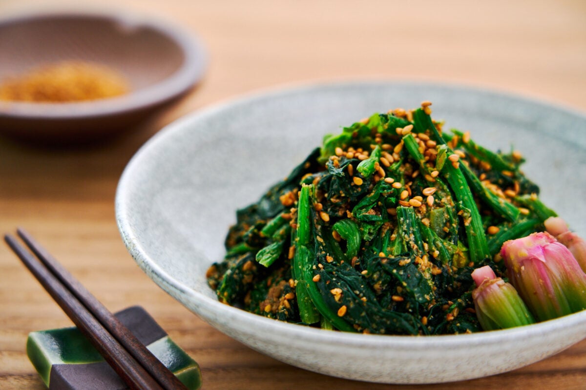 With blanched spinach tossed with a nutty Japanese sesame sauce, this easy side dish comes together from just 4 ingredients.