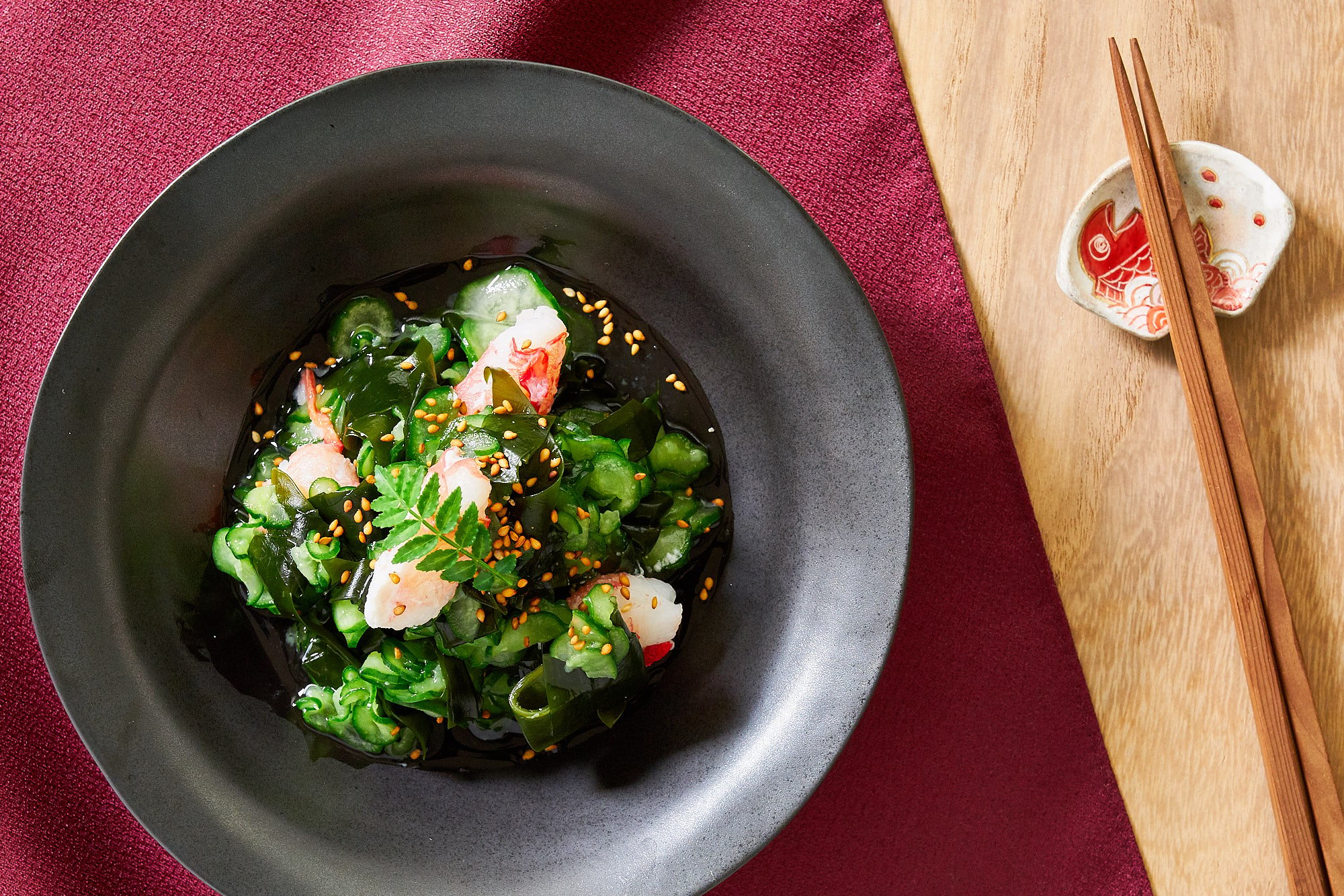 Sunomono is an easy Japanese side dish made from cucumbers, seaweed and an oil-free sweet and sour vinaigrette.