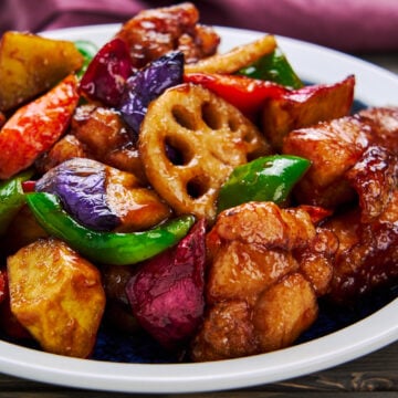 Japanese-style sweet and sour chicken with chicken and vegetables glazed with black vinegar sweet and sour sauce.