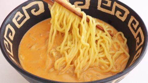 Adding ramen noodles to spicy tantanmen broth.