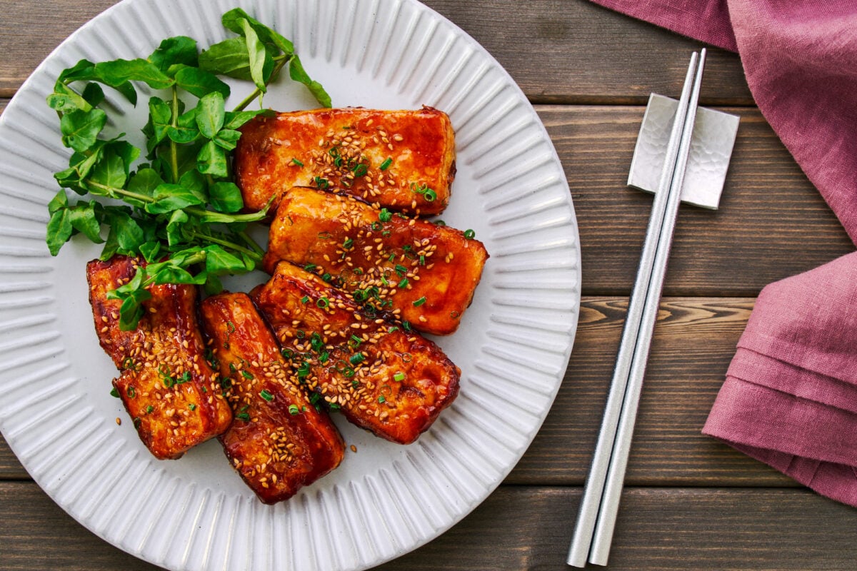 Mouthwatering filets of tofu teriyaki served with watercress.