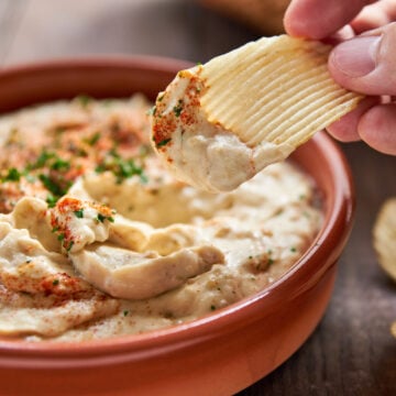 It looks ultra-creamy but this easy plant-based French onion dip has no sour cream or mayonaise.