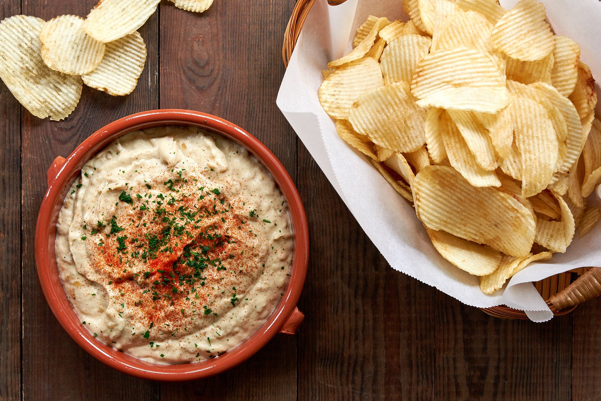 A few culinary trick turn some basic ingredients into this ultra-creamy and flavorful plant-based French onion dip.