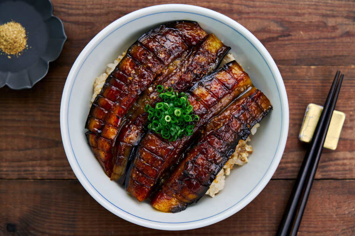 This easy vegan unagi don is a quick meal made with just a handful of ingredients.