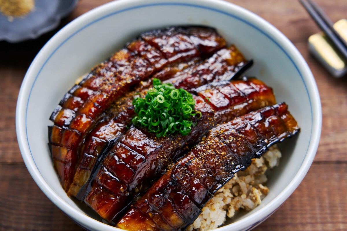 With eggplant glazed in unagi sauce, this quick and easy plant-based alternative to unagi is as delicious as it is satisfying.