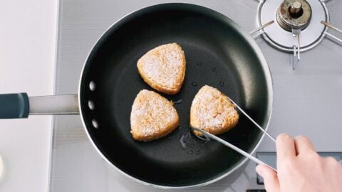 Pan-frying yaki onigiri.