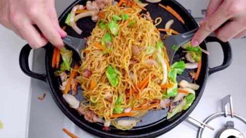 Add the yakisoba sauce and toss to coat evenly and caramelize.